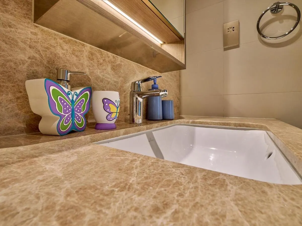 Utra Lux Large 1 Bedroom With Sunset Views And Private Beach Apartment
