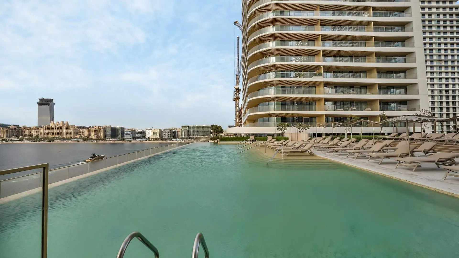 Utra Lux Large 1 Bedroom With Sunset Views And Private Beach 0*, Dubai