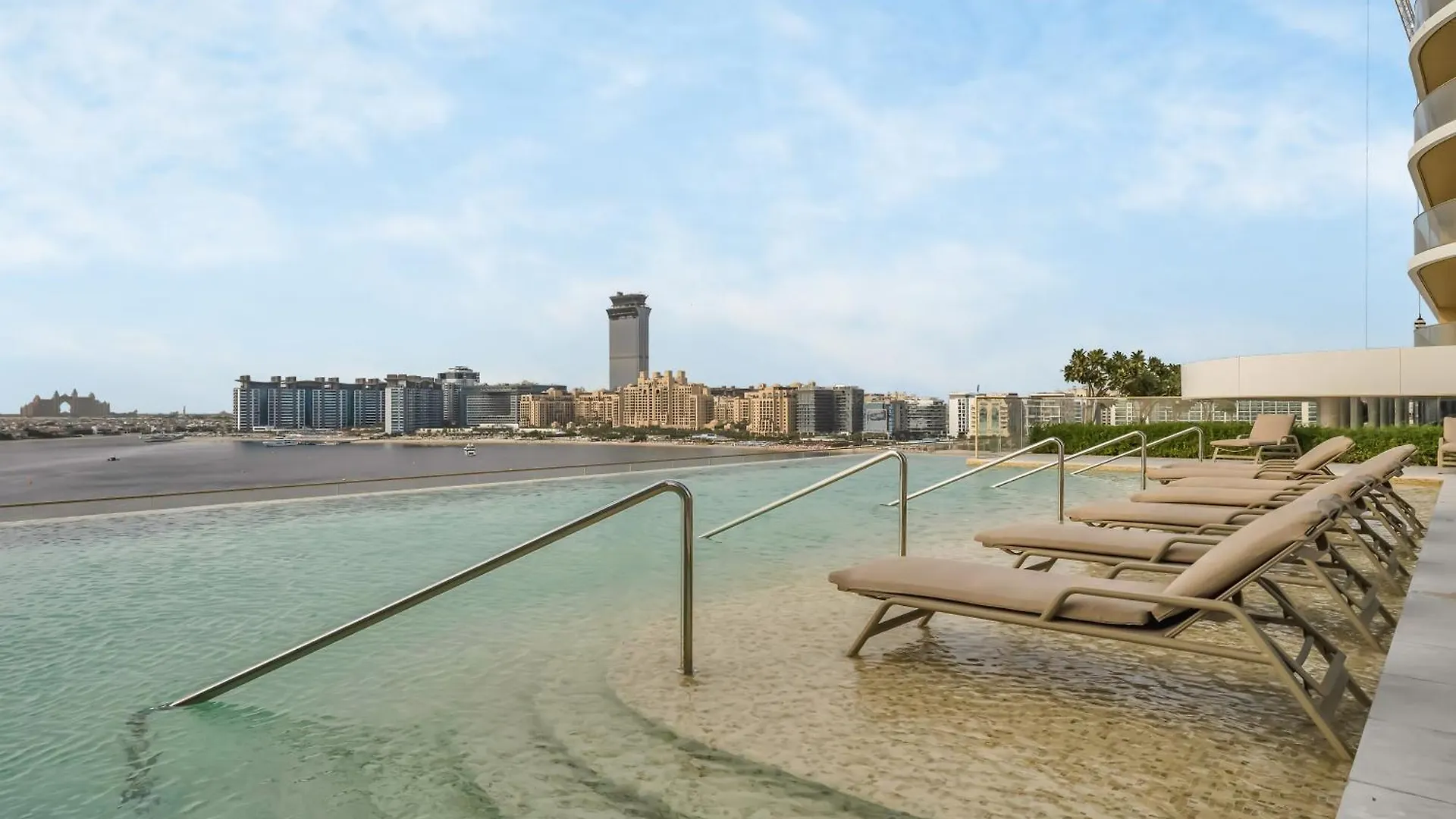 Utra Lux Large 1 Bedroom With Sunset Views And Private Beach Apartment