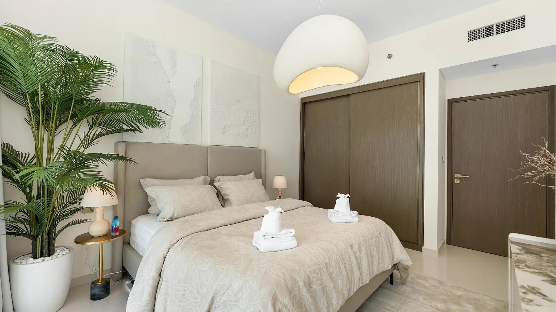 Utra Lux Large 1 Bedroom With Sunset Views And Private Beach Apartment