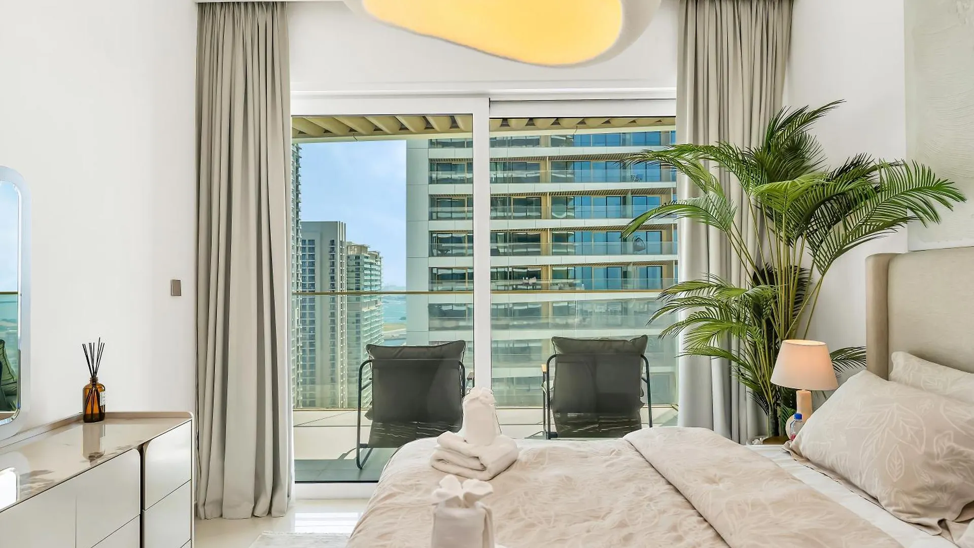 Utra Lux Large 1 Bedroom With Sunset Views And Private Beach Apartment